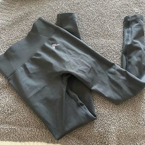 ONER ACTIVE COAL SEAMLESS LEGGINGS SIZE SMALL/REGULAR